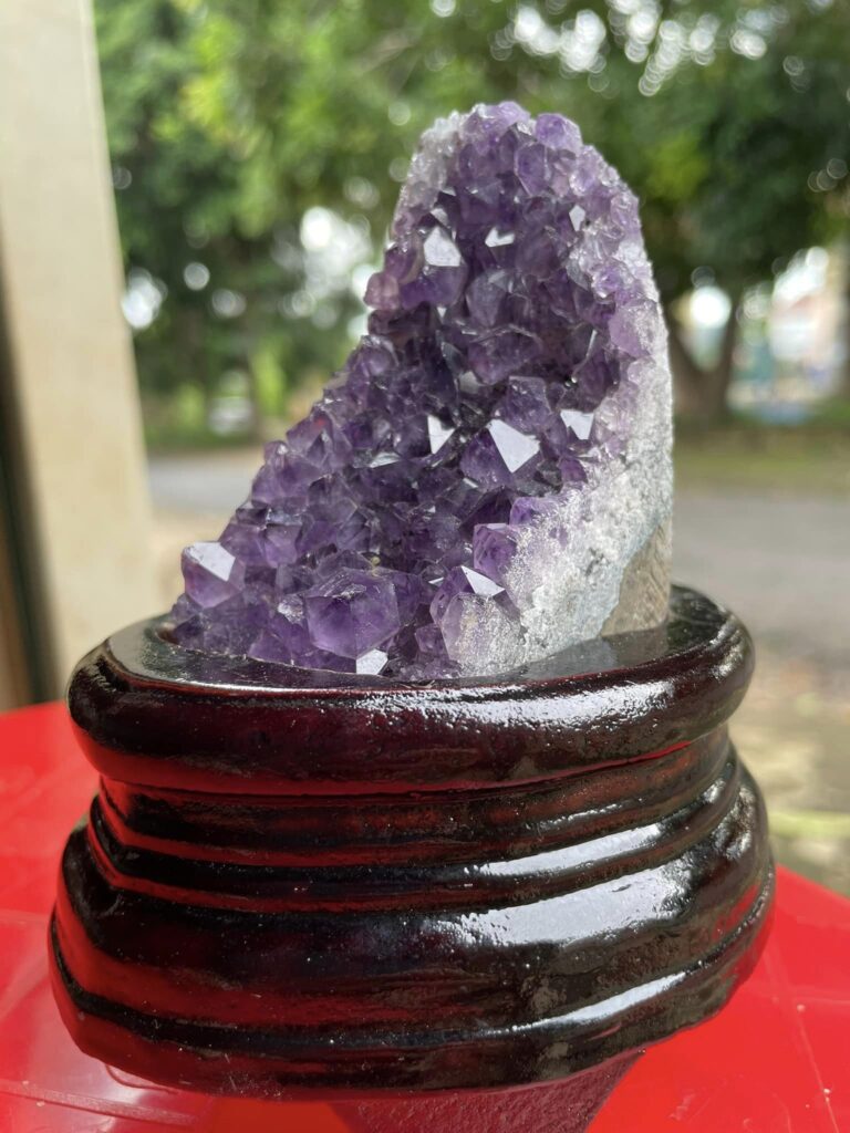 Hốc thạch anh tím